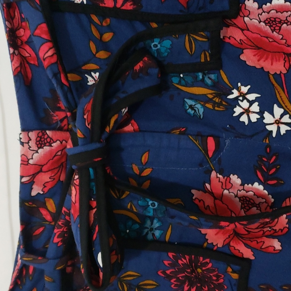 NWT Loft Linen Navy Floral Waist Tie 4 Pocket Shorts  Blue Pink Red White Size 6 - Picture 4 of 9